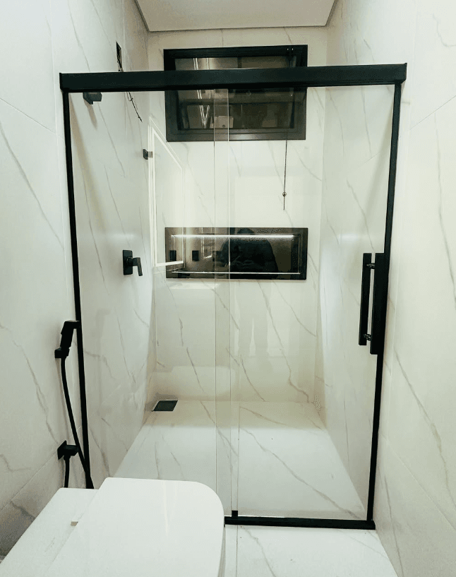 Box Mármore Branco — Perfil Preto