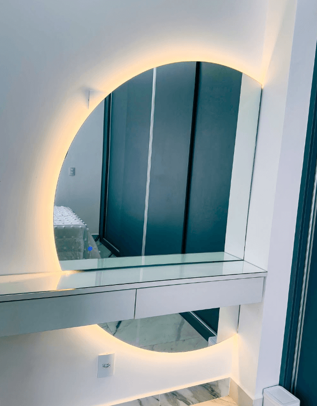 Espelho Meia-Lua com LED