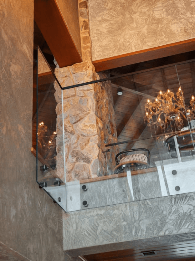 Guarda-Corpo Vista Inferior com Lustre